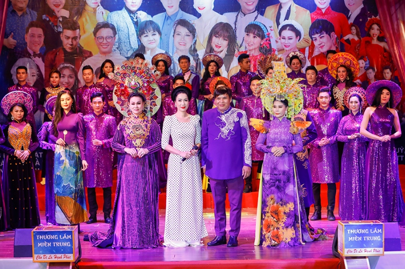 Trịnh Kim Chi 17 Đêm nhạc thiện nguyện ‘Thương lắm Miền Trung’ quyên gần 800 triệu giúp người dân vùng lũ lụt