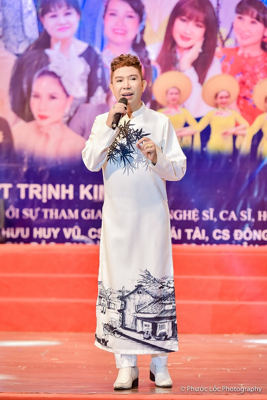 Trịnh Kim Chi 8 Đêm nhạc thiện nguyện ‘Thương lắm Miền Trung’ quyên gần 800 triệu giúp người dân vùng lũ lụt