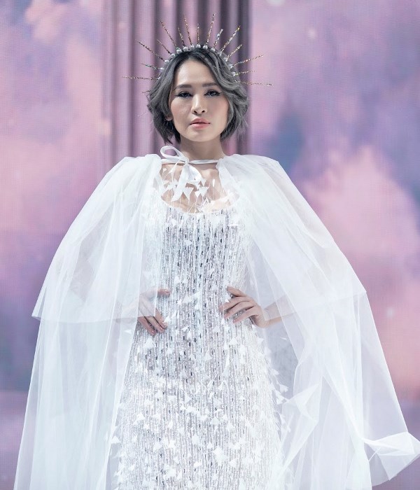 kim sỹ 3 Thần thái cuốn hút, Hoa hậu Kim Sỹ tự tin mở màn show diễn thời trang