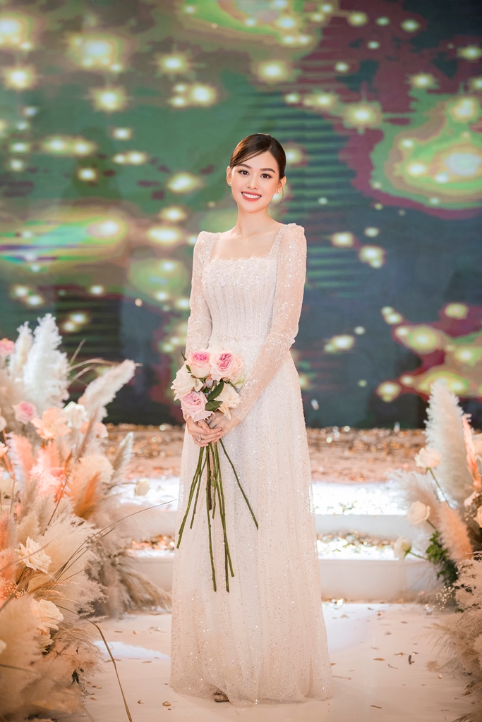 A HAU TUONG SAN 11 Á hậu Tường San hạnh phúc lên xe hoa tuổi 20, dàn hoa hậu đình đám đến mừng