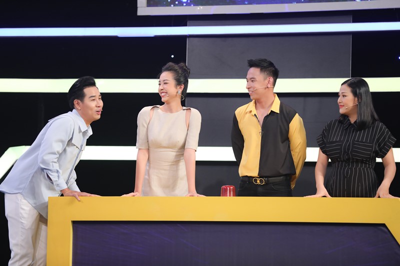 Ban Linh Ngoi Sao 2 Hoa khôi Thuý Vi và diễn viên Trà Ngọc đọ tài hất tóc tại Bản lĩnh ngôi sao