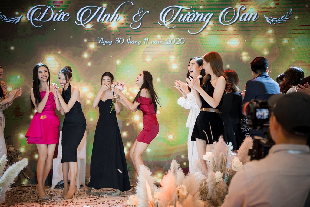 DAM CUOI TUONG SAN 4 Á hậu Tường San hạnh phúc lên xe hoa tuổi 20, dàn hoa hậu đình đám đến mừng