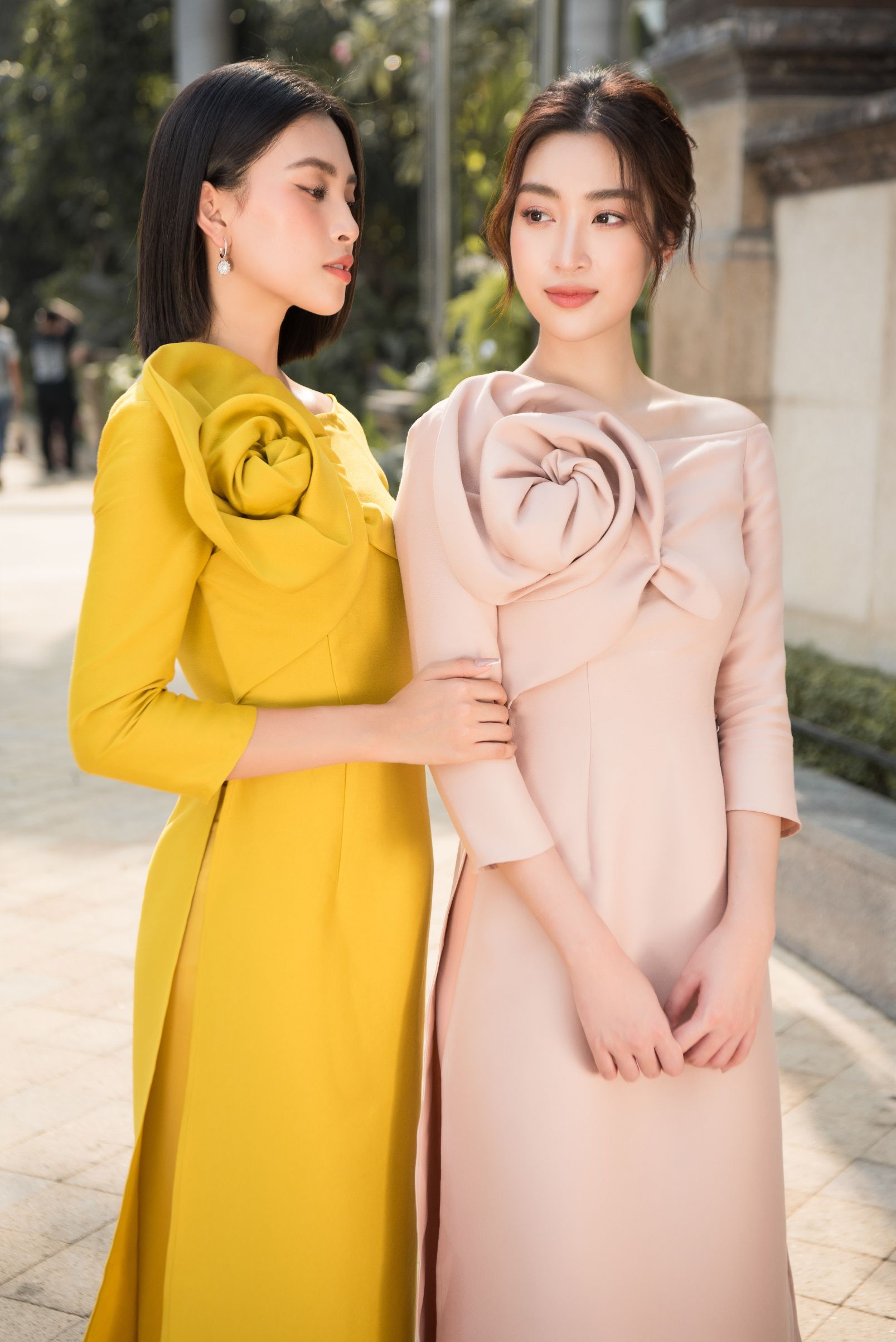 DO MY LINH TIEU VY 5 Hoa hậu Đỗ Mỹ Linh thử sức kinh doanh thời trang, rủ rê Tiểu Vy làm mẫu ruột