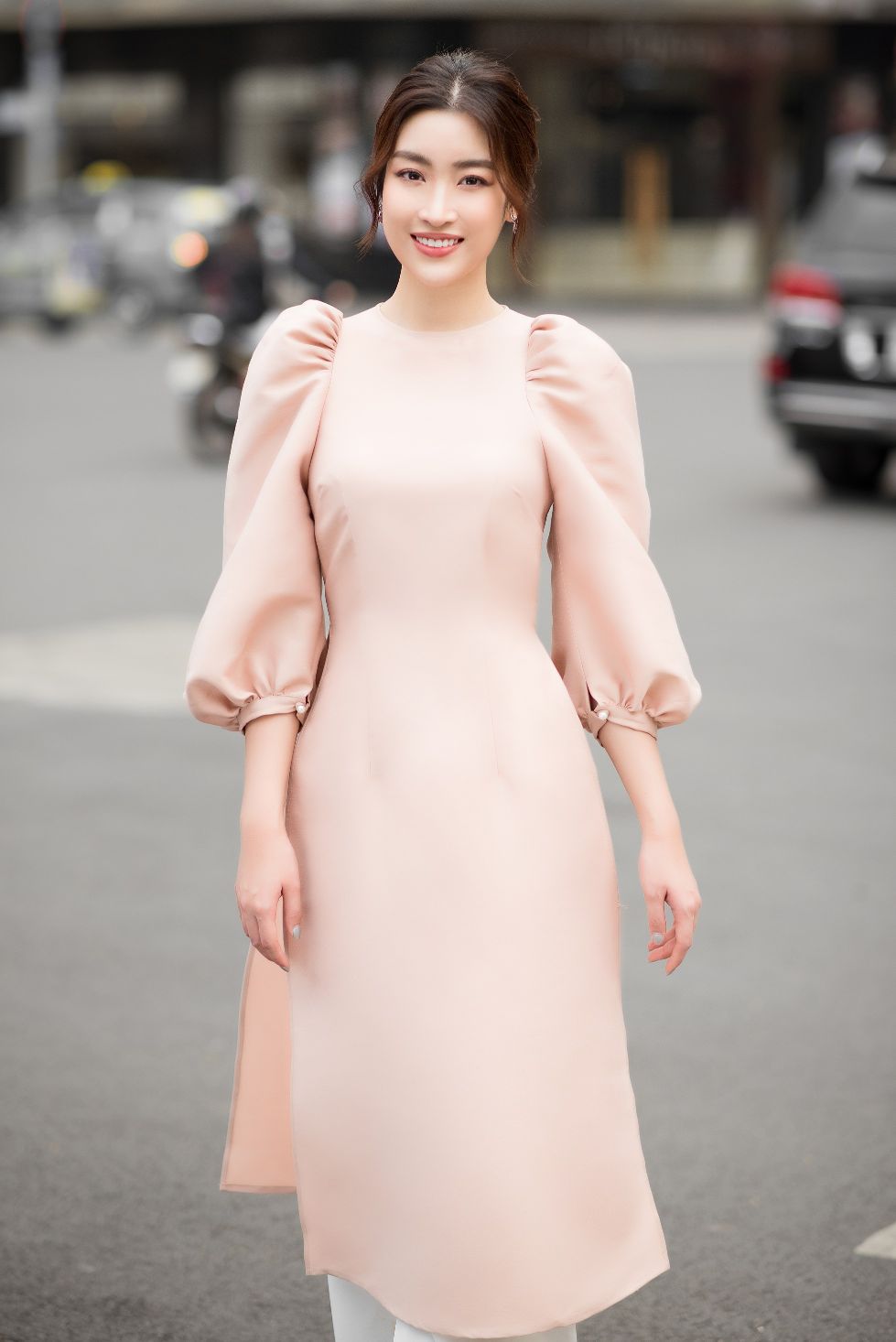 HOA HAU DO MY LINH 1 Hoa hậu Đỗ Mỹ Linh thử sức kinh doanh thời trang, rủ rê Tiểu Vy làm mẫu ruột