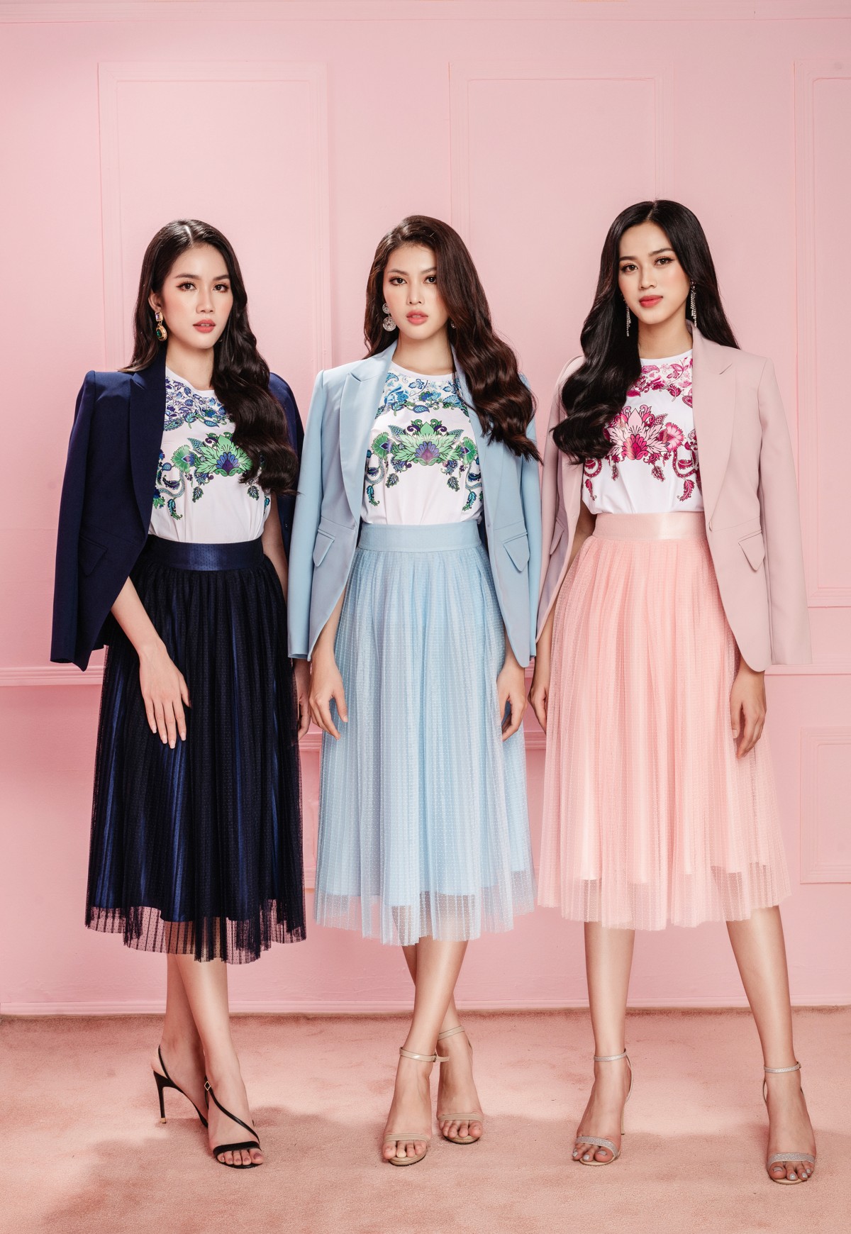 Hoa hậu Việt Nam 2020 Đỗ Thị Hà cùng 2 Á hậu Phương Anh Ngọc Thảo cũng cực kỳ yêu thích những thiết kế ấn tượng Top 3 Hoa hậu Việt Nam 2020 bắt nhịp xu hướng với họa tiết Paisley từ NEVA