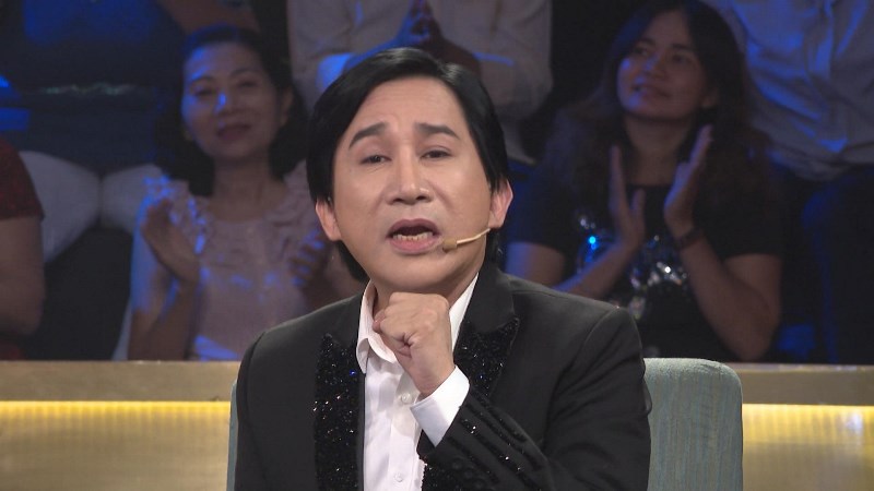 Kim Tử Long thích thú hát nhạc ngoại Kim Tử Long kể lại sự cố nhớ đời, mắc hạt sabôchê và xương gà khi đi diễn