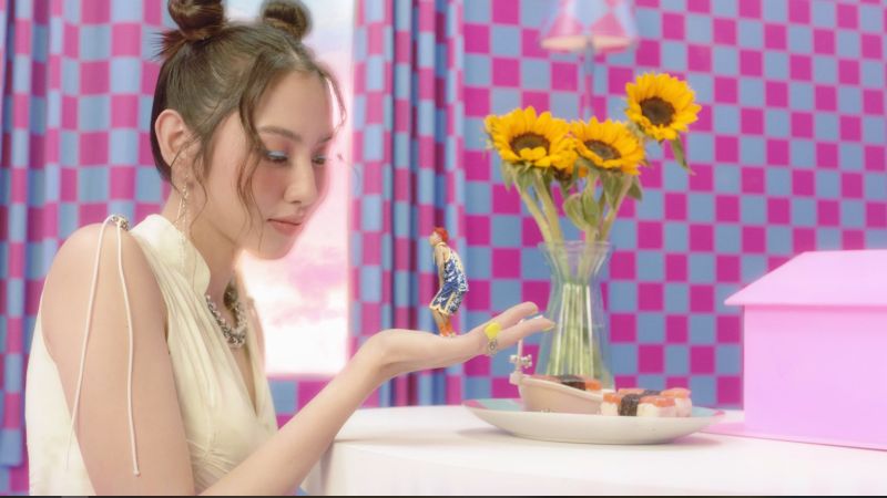 NGUOI DEP NHAN AI THUY TIEN 1 Người đẹp Nhân ái Thuỳ Tiên bất ngờ xuất hiện trong MV mới của Mr.T