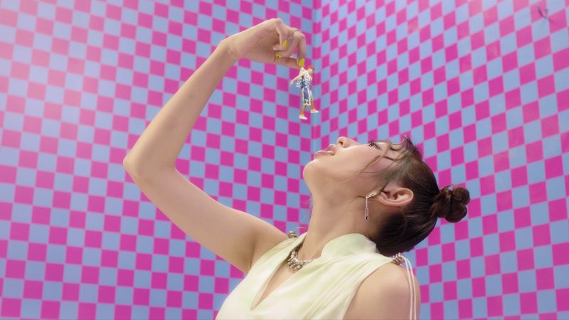 NGUOI DEP NHAN AI THUY TIEN 3 Người đẹp Nhân ái Thuỳ Tiên bất ngờ xuất hiện trong MV mới của Mr.T