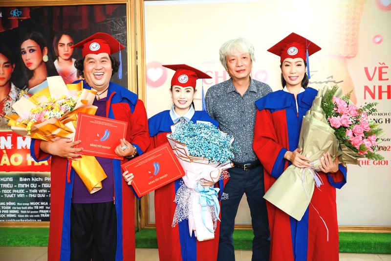 NSƯT Trịnh Kim Chi 5 NSƯT Trịnh Kim Chi hạnh phúc khi nhận bằng tốt nghiệp đạo diễn điện ảnh truyền hình