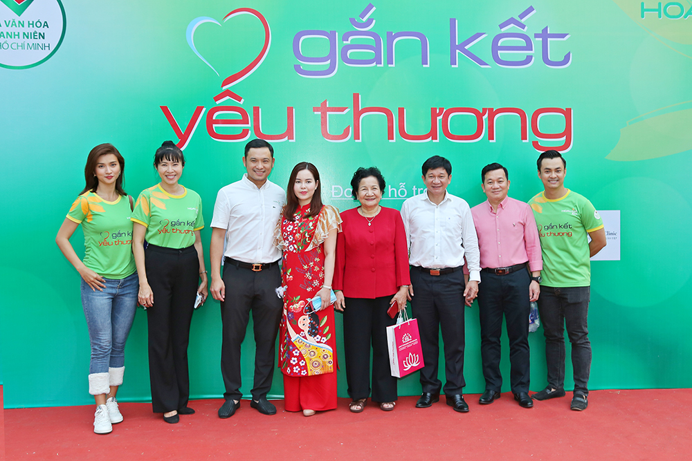 H3 Diễn viên Kim Tuyến đồng hành cùng Gạo Hoa Lúa giúp trẻ em nghèo đón Tết