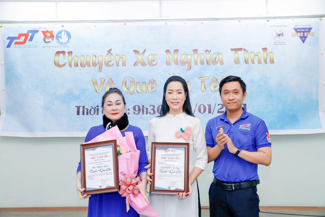 NSƯT Trịnh Kim Chi 6 NSƯT Trịnh Kim Chi cùng Chuyến xe nghĩa tình giúp 1000 người về quê đón Tết