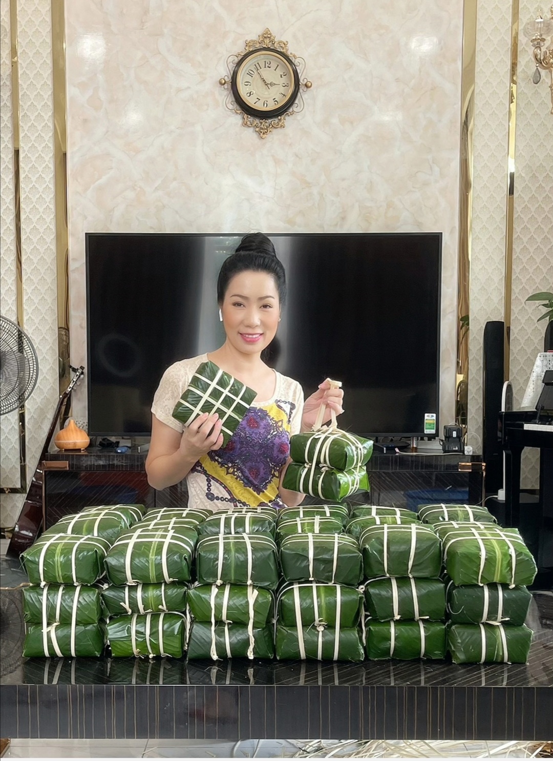 Screenshot 20210209 073339 Trịnh Kim Chi cùng chồng và 2 cô công chúa gói bánh chưng đón Tết