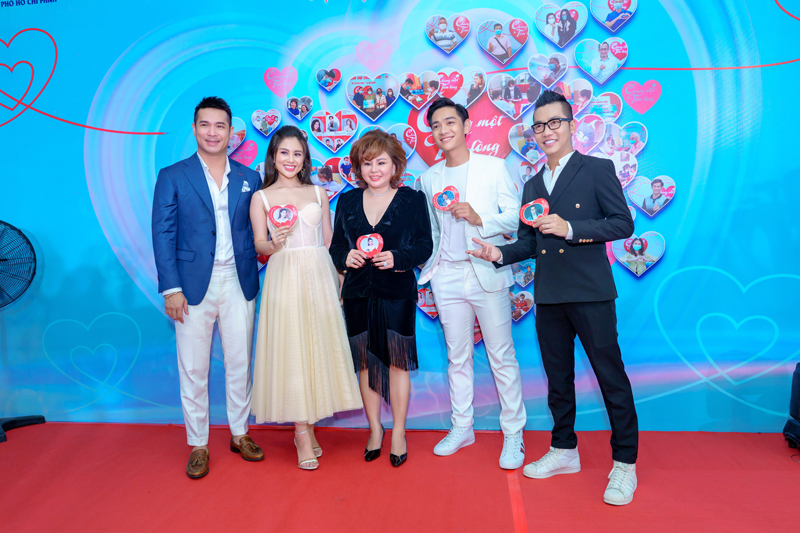 HTV25 Đạo diễn Lê Việt tiết lộ phải đắn đo lựa chọn bài hát vì nghệ sĩ tham dự Chung một tấm lòng đông quá
