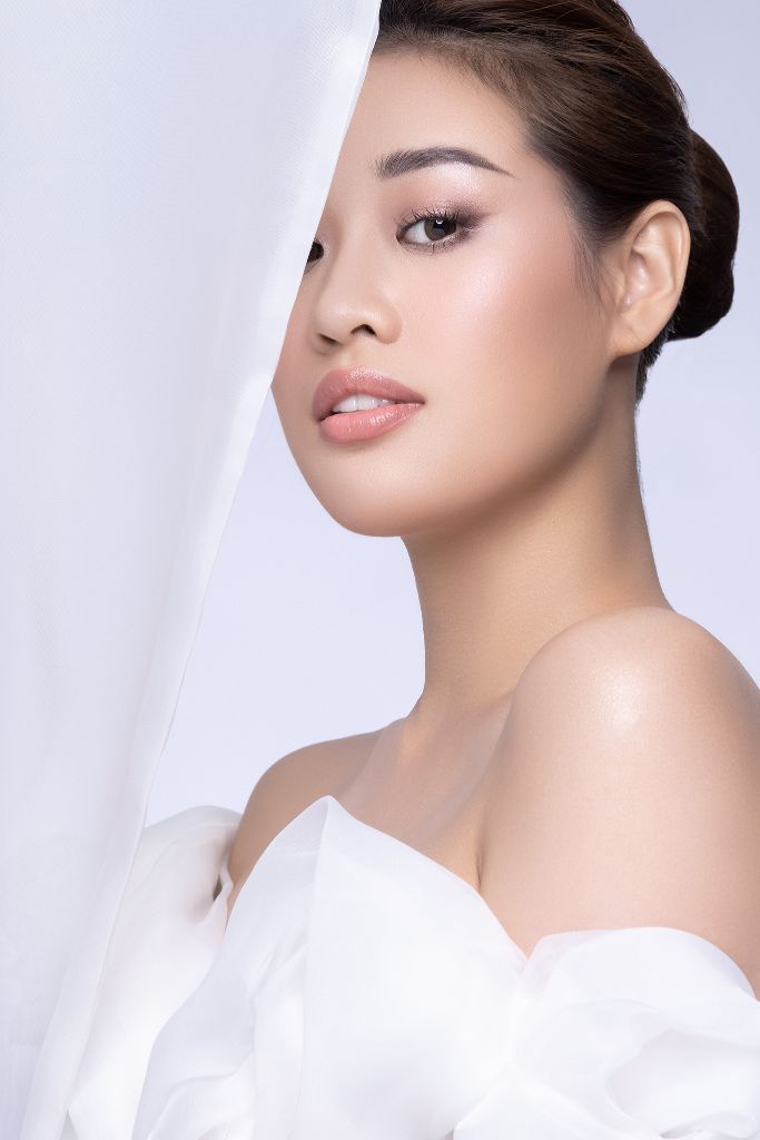 Hoa hau Khanh Van4 Hoa hậu Khánh Vân kể câu chuyện đầy ý nghĩa từ những dải lụa qua bộ ảnh mới
