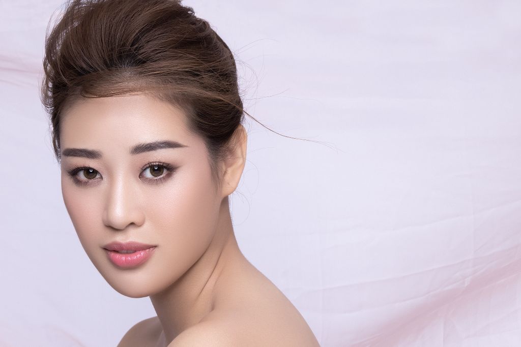 Hoa hau Khanh Van6 Hoa hậu Khánh Vân kể câu chuyện đầy ý nghĩa từ những dải lụa qua bộ ảnh mới