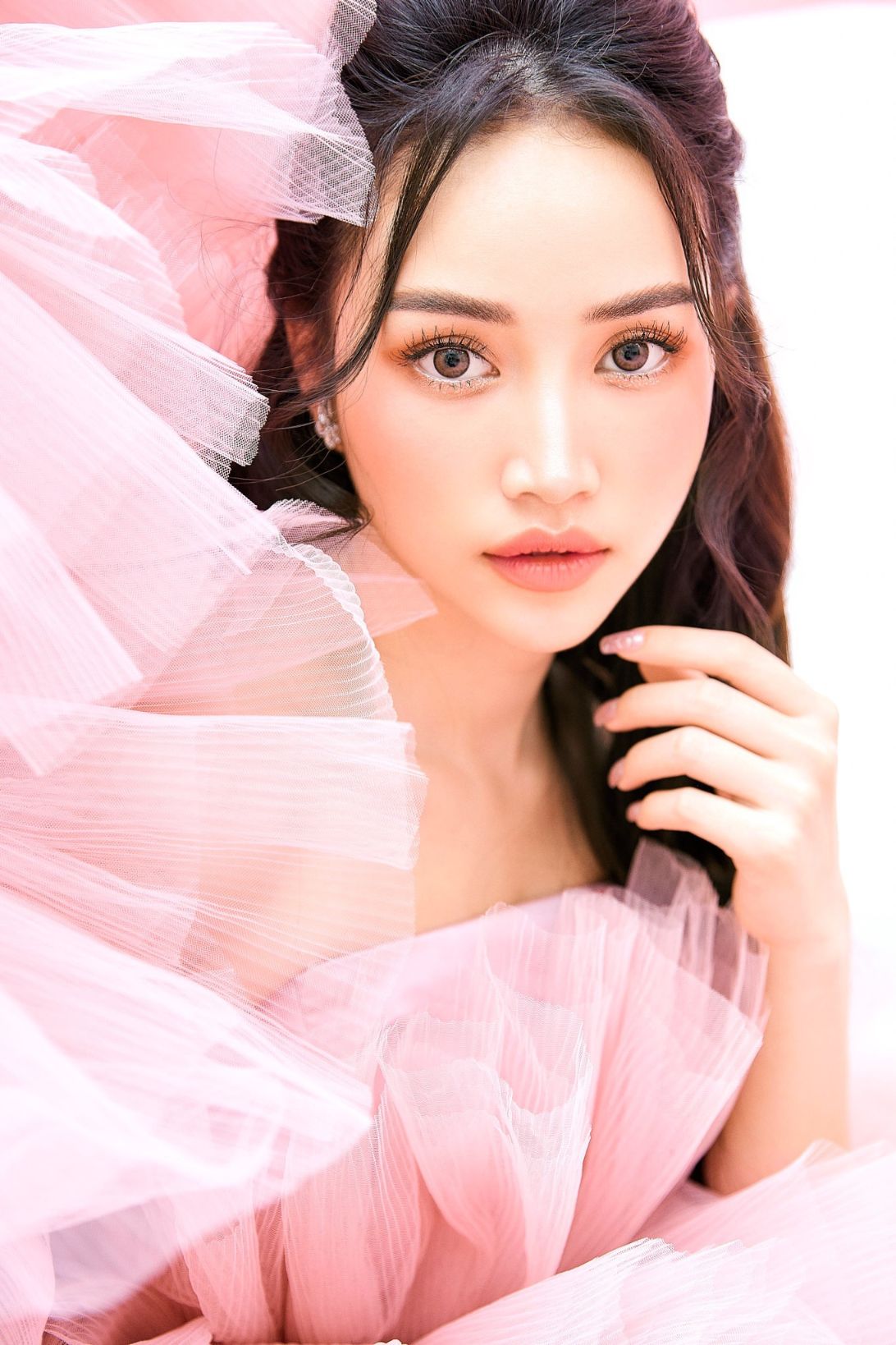 ha dan chi 1 Diễn viên, người mẫu Hà Đan Chi khiến fan bấn loạn bởi bộ hình mới đẹp như nàng thơ