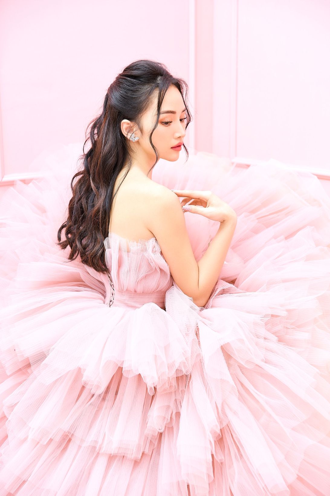 ha dan chi 2 Diễn viên, người mẫu Hà Đan Chi khiến fan bấn loạn bởi bộ hình mới đẹp như nàng thơ