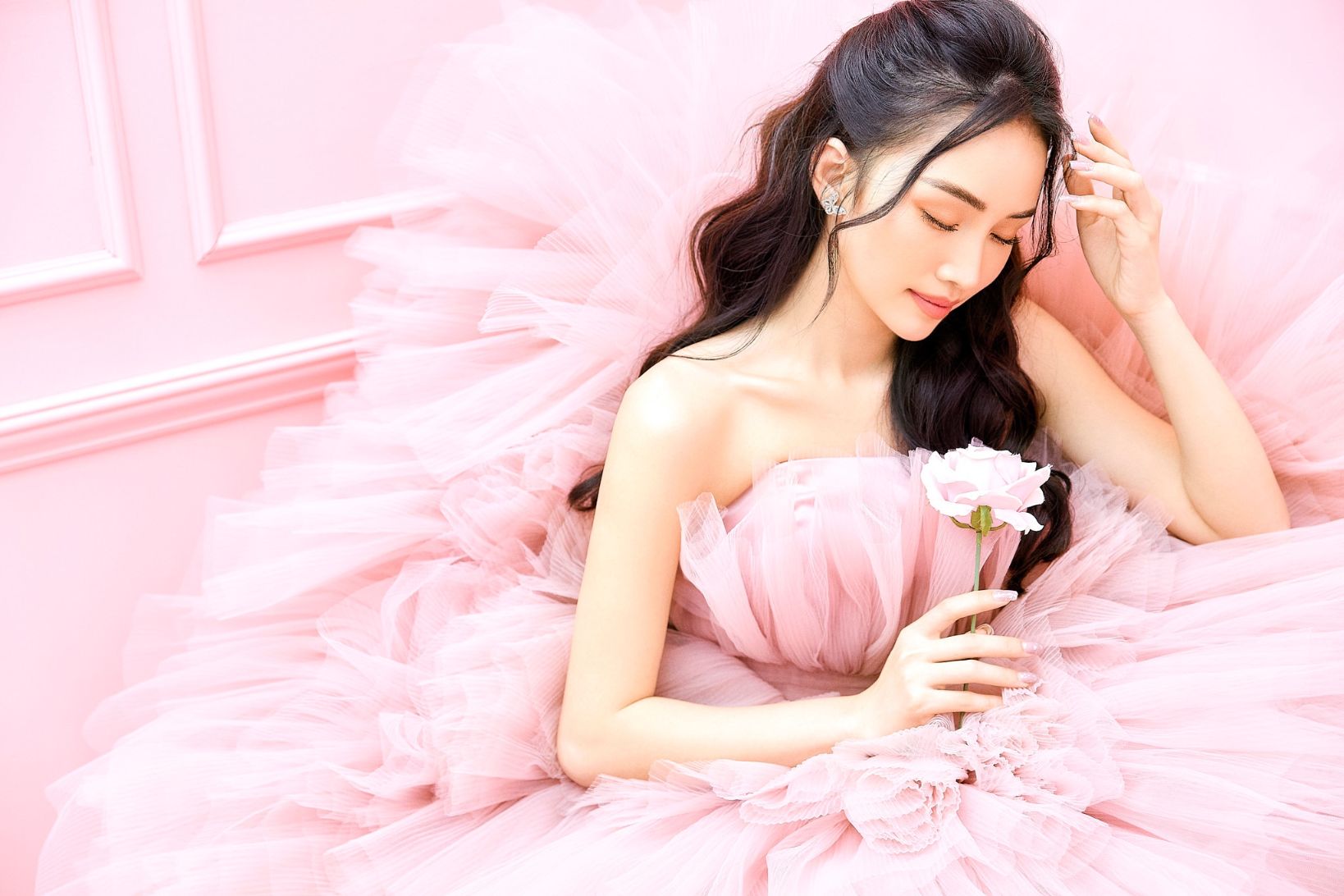 ha dan chi 3 Diễn viên, người mẫu Hà Đan Chi khiến fan bấn loạn bởi bộ hình mới đẹp như nàng thơ
