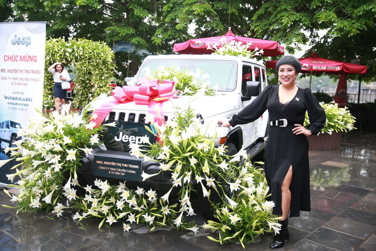 Ca sĩ Doanh nhân – Nguyễn Thu Trang 7 Ca sĩ Doanh nhân Nguyễn Thu Trang sở hữu xe khủng của Mỹ   Jeep Wrangler lần đầu tiên có mặt tại Hà Nội