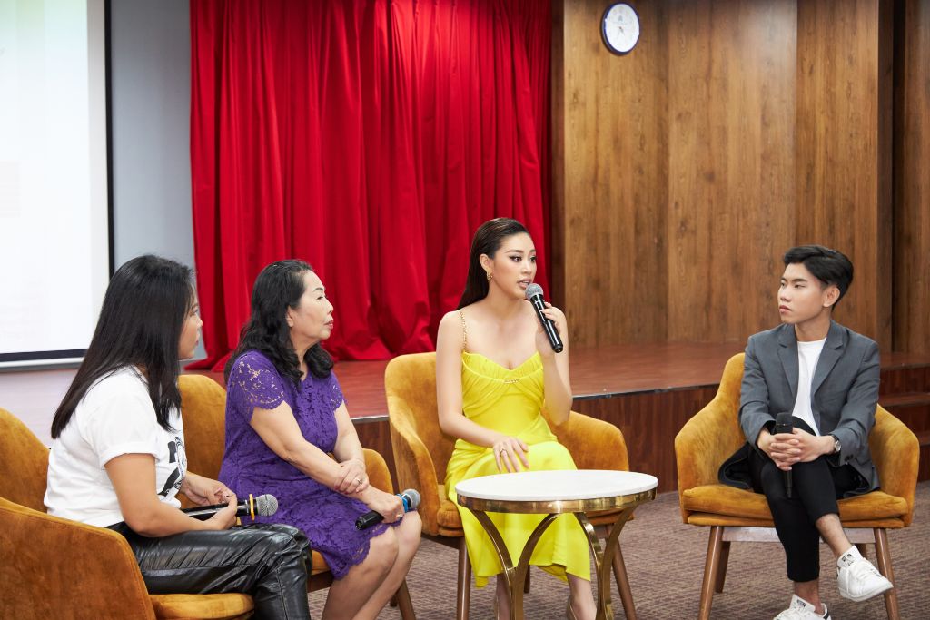 Hoa hau Khanh Van talkshow Dai Hoc Hoa Sen26 Hoa hậu Khánh Vân xúc động nhớ lại những chuyến đi giải cứu trẻ em gái bị xâm hại tình dục