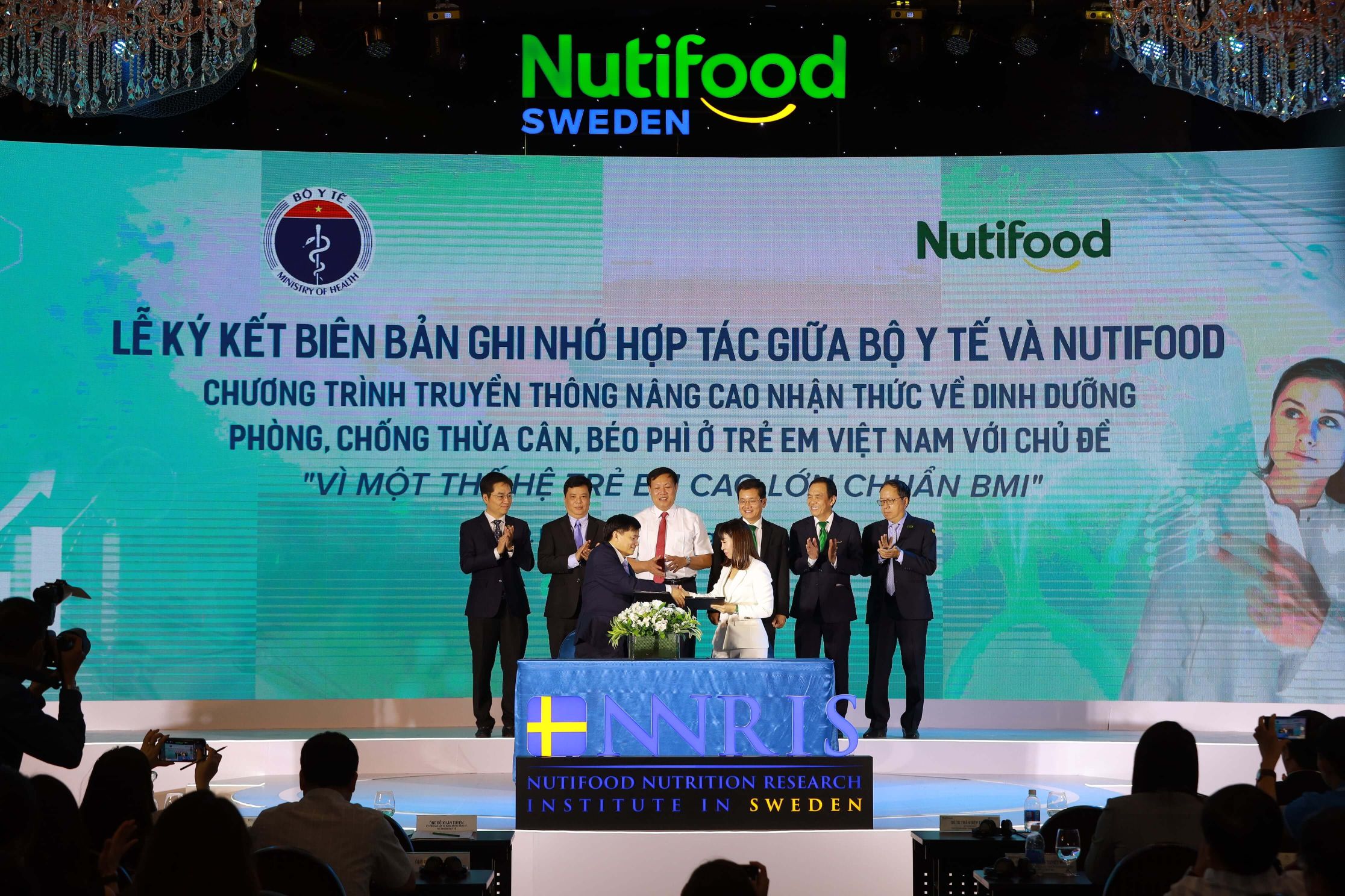 Lễ kí kết biên bản ghi nhớ hợp tác giữa Nutifood và Bộ Y Tế min Nutifood ra mắt viện nghiên cứu dinh dưỡng Nutifood Thụy Điển NNRIS