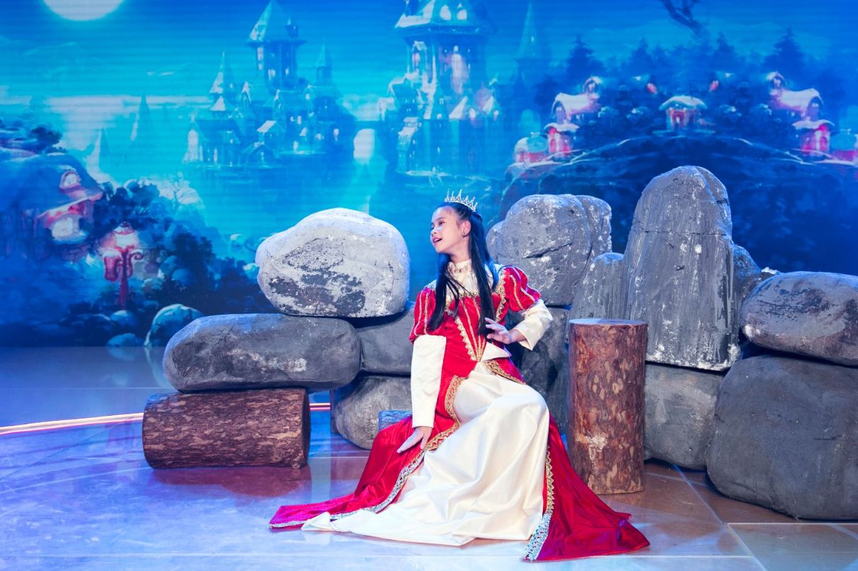 Ong kinh ti hon Yen Giang3 Lọ Lem, Moana, công chúa tóc xù Brave đại náo sân khấu Siêu mẫu nhí 2021
