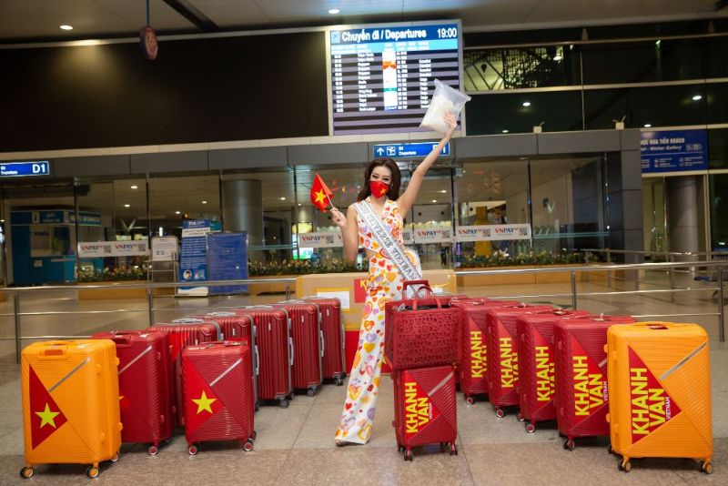khanh van 1 1 Khám phá bên trong 15 chiếc vali Hoa hậu Khánh Vân mang đến Miss Universe