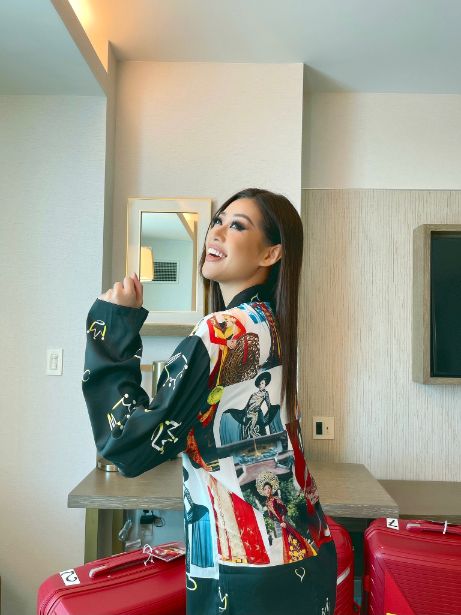 khanh van 1 2 Hoa hậu Khánh Vân diện pijama đặc biệt có in hình các đại diện Việt Nam tại Miss Universe