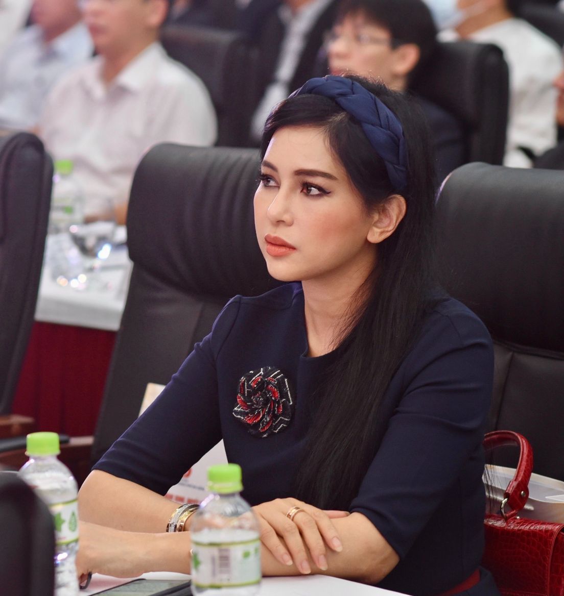 Le Hong Thuy Tien Phu nhân tỷ phú Johnathan Hạnh Nguyễn lại đoạt thêm giải Doanh nhân Châu Á 2021