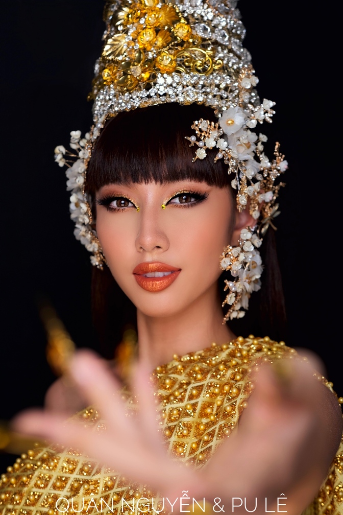 THUY TIEN 2 Thùy Tiên gây xôn xao khi nói tiếng Thái kèm tạo hình đậm chất gái Thái giống MV mới của Lisa