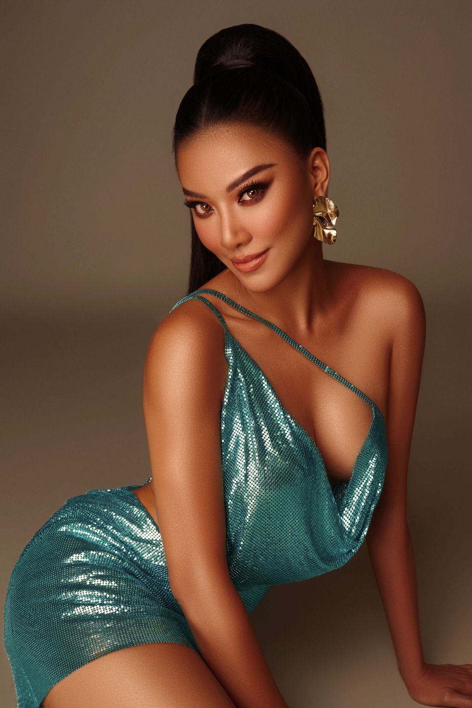 A hau Kim Duyen 1 Á hậu Kim Duyên tung bộ ảnh sexy mừng tuổi 26 trước thềm Miss Universe 2021