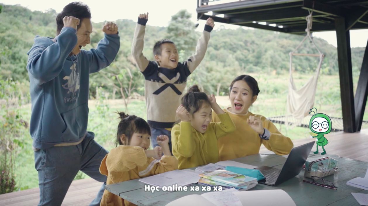 MV Ly Hai 8 Lý Hải   Minh Hà cùng các con tự làm MV hài hước về học online