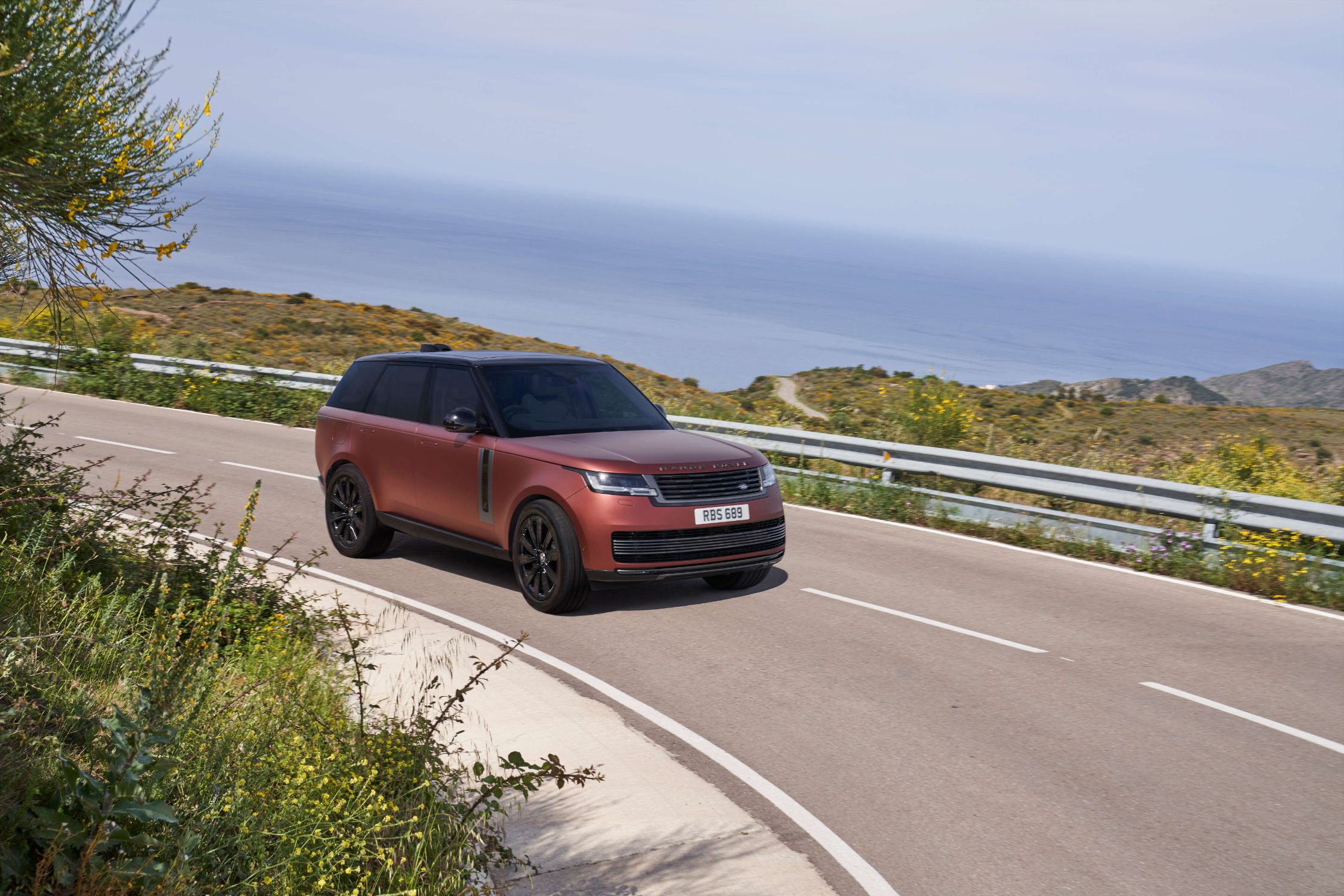 Range Rover 5 Range Rover mới ra mắt toàn cầu: Sang trọng, thiết kế đỉnh cao, giá từ 10,8 tỷ