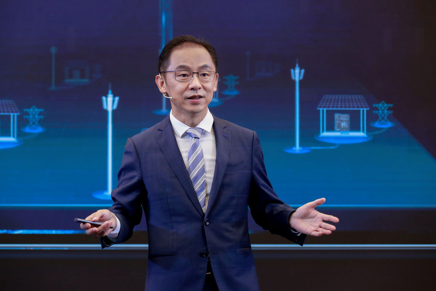 Ông Ryan Ding phát biểu tại MBBF 2021 Ryan Ding của Huawei: Mạng 5G xanh cho tương lai ít carbon