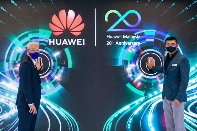 Huawei CSIC Launch Michael and PM 1 Thủ tướng Malaysia tham dự lễ ra mắt Trung tâm Đổi mới Giải pháp Khách hàng của Huawei