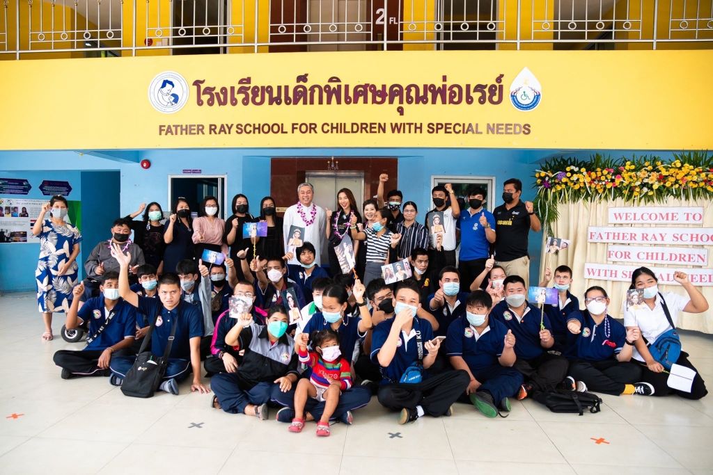 THÙY TIÊN TỪ THIỆN Ở THÁI 20 Hoa hậu Thùy Tiên trích tiền thưởng để làm từ thiện tại Thái Lan