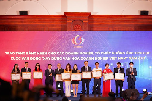 huawei Huawei nhận bằng khen Doanh nghiệp hưởng ứng tích cực cuộc vận động Xây dựng văn hoá doanh nghiệp Việt Nam năm 2021