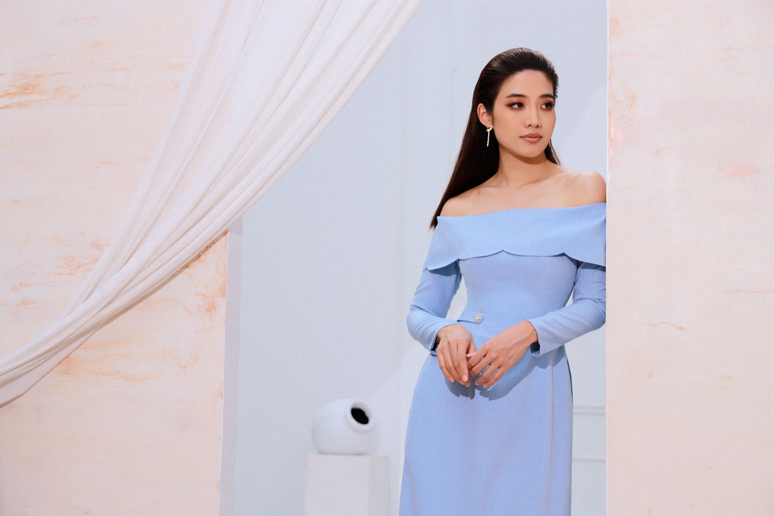 ninh hoang ngan 7 Hoa hậu Ninh Hoàng Ngân gợi ý các mẫu áo dài cách tân đẹp tinh tế cho mùa Tết 2022