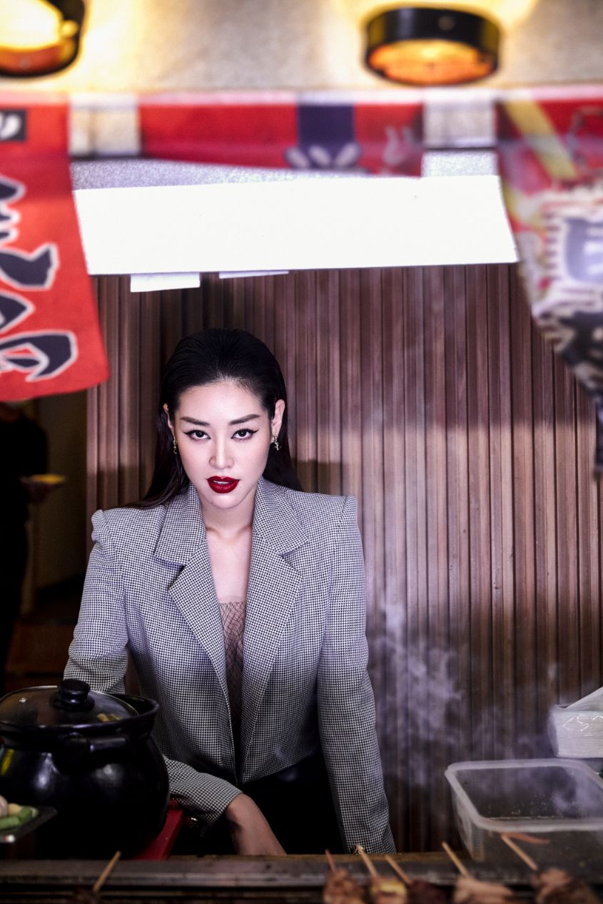 05 Hoa hau Khanh Van Dress by 5pm Studio1 Hoa hậu Khánh Vân biến hóa ấn tượng trong bộ ảnh cảm xúc ngày và đêm 