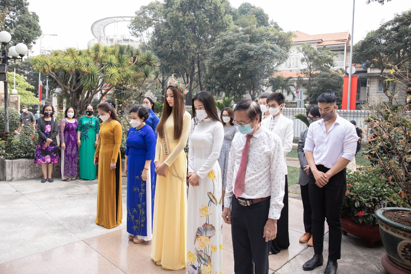 HH THUY TIEN DANG HUONG BAO TANG PNNB 5 Hoa hậu Thùy Tiên trao tặng trang phục dự thi quốc tế cho Bảo tàng Phụ nữ Nam Bộ
