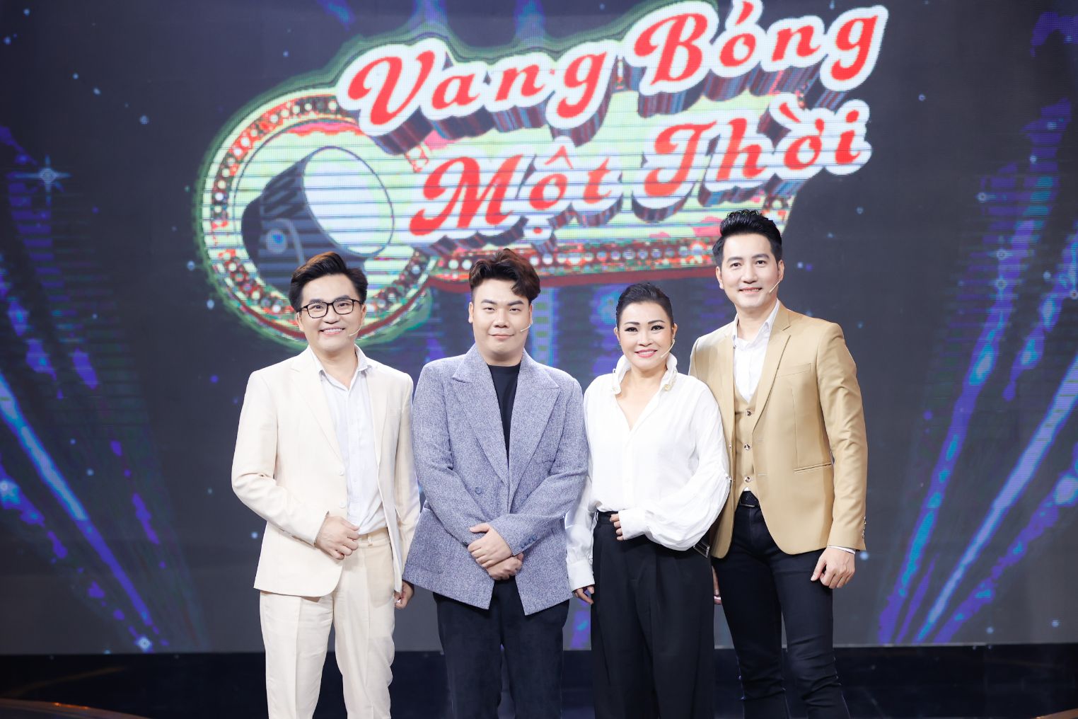 Từ một diễn viên múa Nguyễn Phi Hùng được ký hợp động làm ca sĩ nhờ đi hát… karaoke 3 Nguyễn Phi Hùng tiết lộ được ký hợp đồng làm ca sĩ nhờ đi hát… karaoke