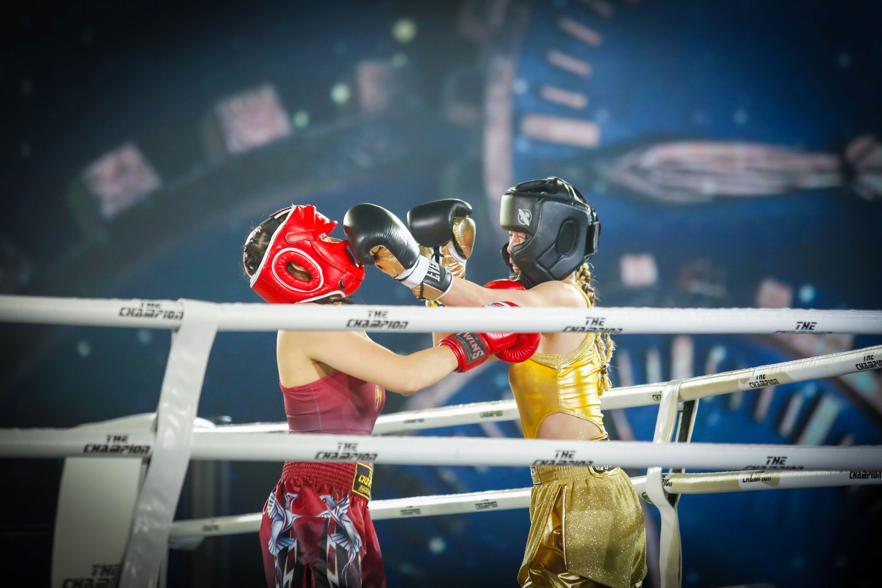 boxing 6 Vũ Ngọc Anh đoạt đai vô địch, dành tặng chiến thắng cho bạn trai Cường Seven