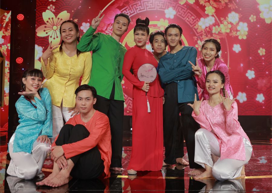 viet huong 3 Việt Hương trổ tài ca hát, truyền năng lượng tích cực sau một năm đầy biến động