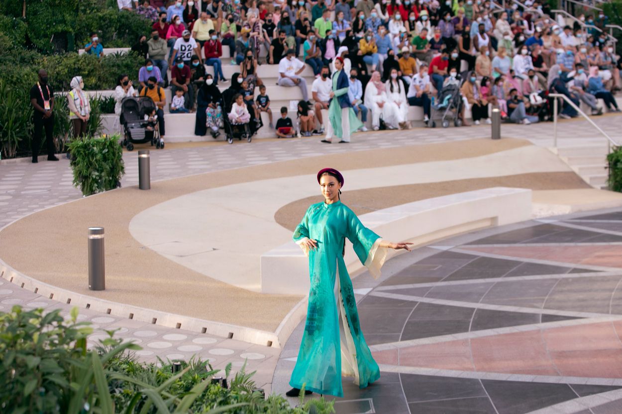 vu viet ha 3 Kim Duyên diễn mở màn, H’Hen Niê bùng nổ visual với vai trò vedette tại World EXPO Dubai