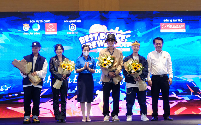 Dalat Best Dance Crew 2022 – Hoa Sen Home Cup 1000 dancer sẽ tranh tài giành lấy tổng giải thưởng hơn 800 triệu đồng tại TP. Đà Lạt