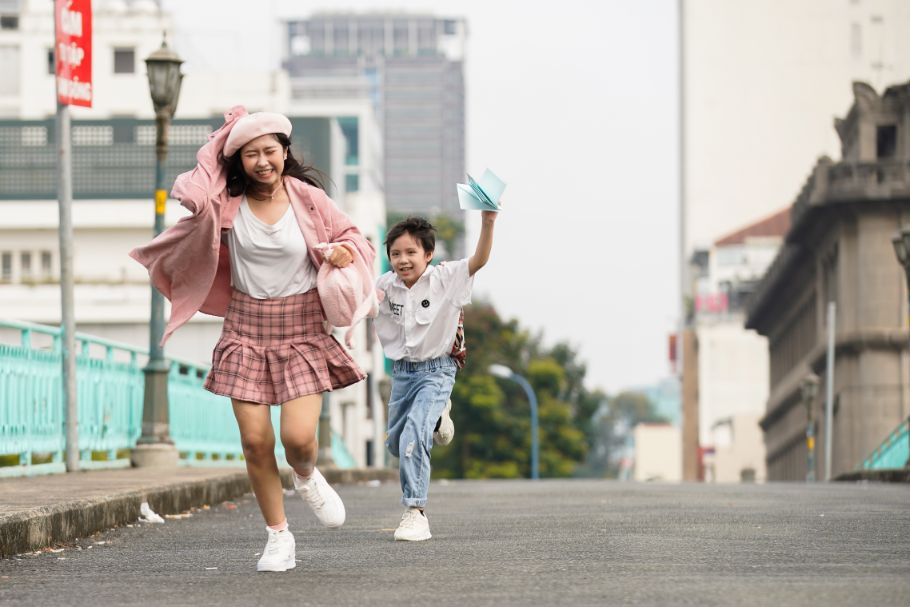 Đỗ Lê Hồng Nhung 5 Hồng Nhung The Voice Kids mang chuyện tình yêu màu hồng ngọt ngào vào MV debut