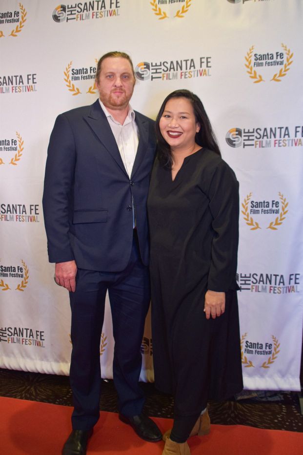Hai vợ chồng Aaron Toronto và Nhã Uyên trên thảm đỏ LHP Santa Fe Đêm Tối Rực Rỡ! thắng hai giải thưởng quan trọng tại Liên hoan phim Santa Fe 2022