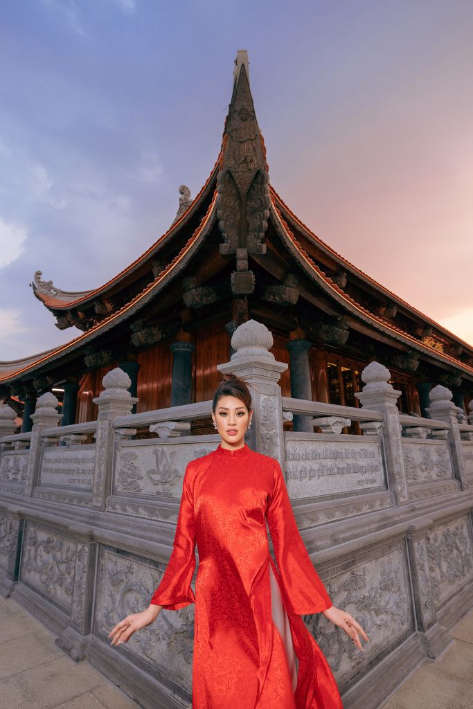 Hoa hau Khanh Van Ao dai 0211 Hoa hậu Khánh Vân tự sự cùng áo dài dưới ánh hoàng hôn 