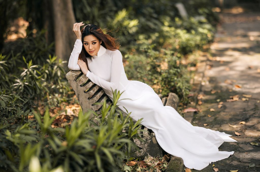 Hoa hau Khanh Van Bo anh Ao Dai0 Khánh Vân dịu dàng với áo dài trắng trước thềm sơ khảo Hoa hậu Hoàn vũ Việt Nam 2022