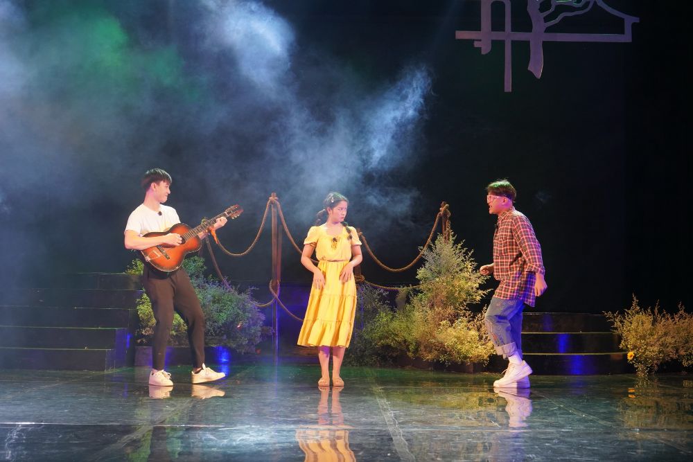 TRẠI HOA VÀNG 23 Nhà hát Tuổi trẻ trình diễn vở nhạc kịch Trại hoa vàng vào ngày 26/3